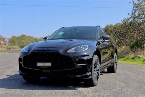 2023 Aston Martin DBX707 (car review)