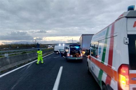 Tir Contro Auto Sull Autostrada A Un Morto Nell Impatto E Traffico In