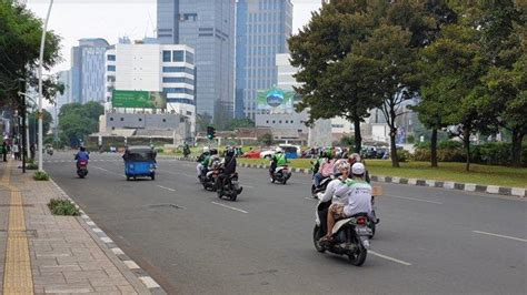 Massa Reuni Mujahid 212 Bubarkan Diri Arus Lalu Lintas Di Tugu Tani