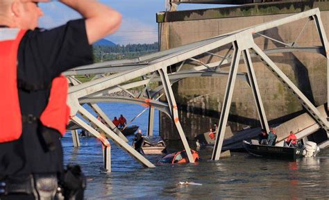 In Pictures Dramatic Scenes From Washington State Bridge Collapse The Globe And Mail