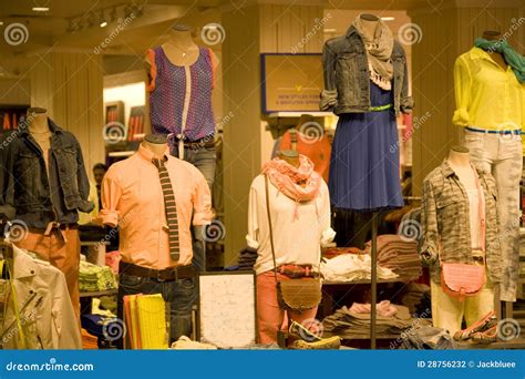 Ropa Elegante Del Hombre Y De La Mujer Foto De Archivo Imagen De