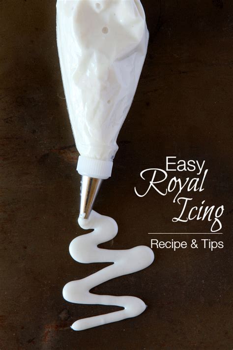 Meringue Powder Royal Icing Recipe / Perfect for decorating cakes, cookies & confections.