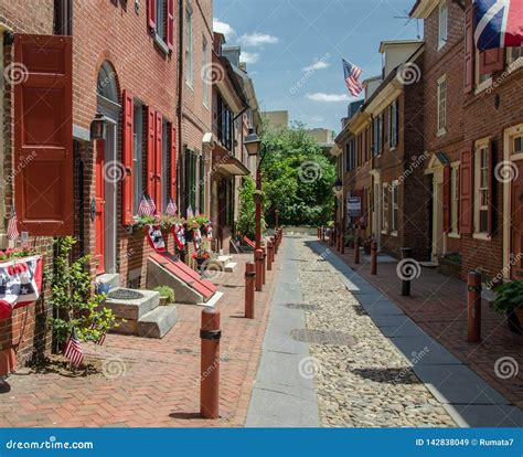 Elfreth S Alley in Philadelphia Stock Image - Image of flag, neighbourhood: 142838049