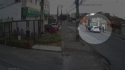 V Deo Mostra Motorista De Aplicativo E Passageira Sendo Arrancados De