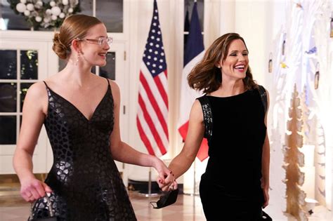 Jennifer Garner's daughter Violet Affleck shines at the White House - ABC News