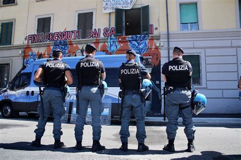 Firenze E Lo Sgombero Degli Anarchici Non Convalidato Larresto Di Una