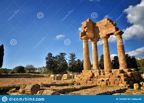 La Vall E Des Temples Est Un Site Arch Ologique Agrigente Sicile