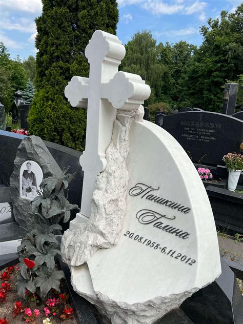 Памятник маме на могилу красивый: надгробие и фото