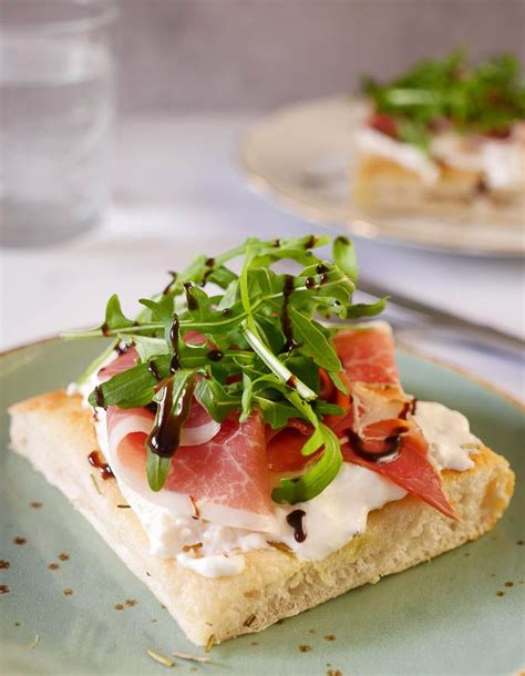 Focaccia Met Burrata Rauwe Ham En Rucola Foodaholic Nl Voedsel