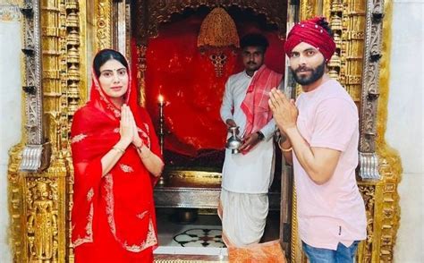 Mufaddal Vohra On Twitter Ravindra Jadeja And His Wife At Maa