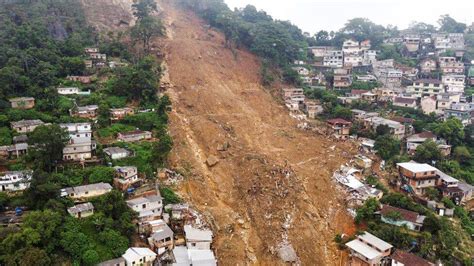 Banjir Dan Tanah Longsor Landa Petropolis Rio De Janeiro Brasil