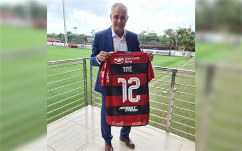 Tite Chega Cedo Ao Ct E Tira Foto Camisa Do Flamengo No Dia De