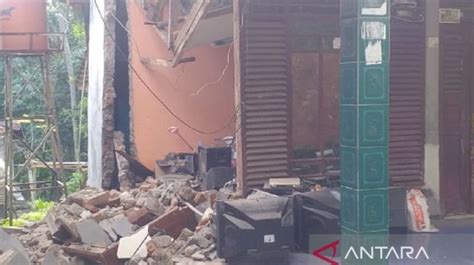 Rumah Warga Di Palabuhanratu Hancur Akibat Pergerakan Tanah