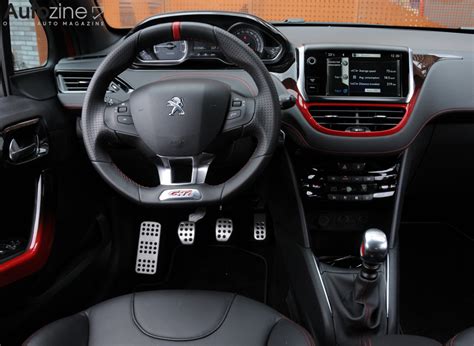 Autozine - Foto's: Peugeot 208 GTi (9 / 10)