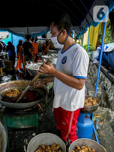 FOTO Mengintip Dapur Umum Untuk Korban Banjir Di GOR Otista Foto