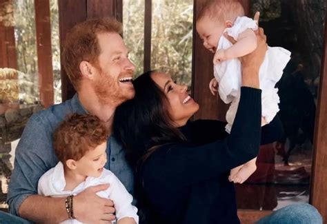 Príncipe Harry e Megan Markle mudam os sobrenomes dos filhos em meio a