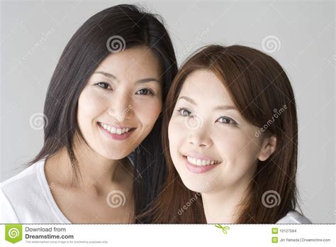 Mujeres Japonesas Sonrientes Foto De Archivo Imagen De Amigo Feliz