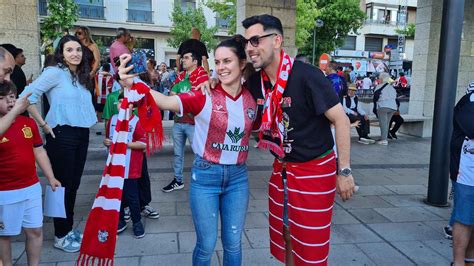 Jugadores y afición celebran el ascenso del Zamora CF a Primera RFEF