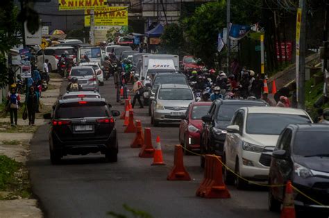 Foto Libur Panjang Akhir Pekan Begini Kepadatan Jalur Wisata Lembang