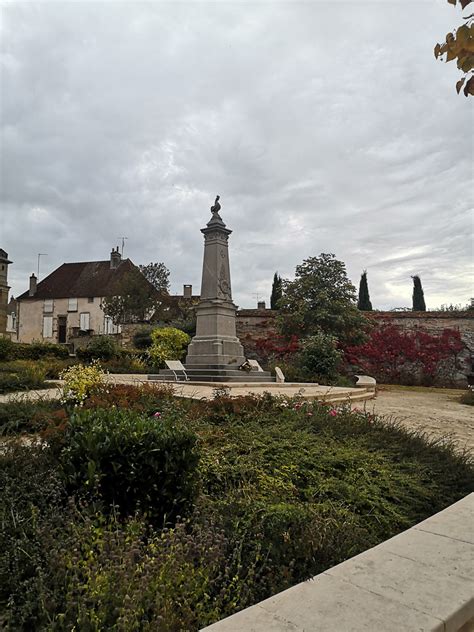 Le Souvenir Des Morts Arnay Le Duc