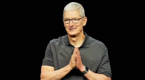 Apple Ceo Tim Cook Makes 41 Mln From Biggest Stock Sale In Two Years