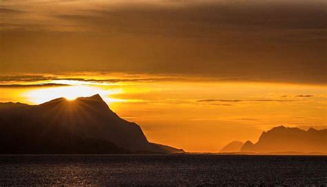 Sunset in the North of Norway. (OC) : r/Norway