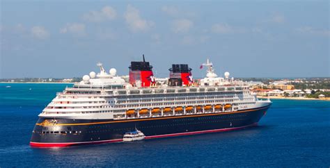 First Cruise Ship Returns to Grand Cayman in Two Years