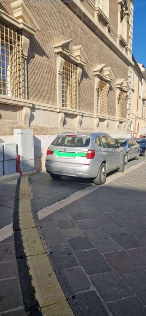 Caos Parcheggi In Centro La Soluzione Del Comune Sosta Selvaggia