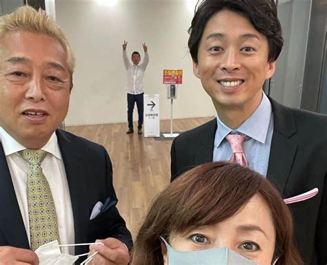 橋本志穂さんのインスタグラム写真 橋本志穂instagram「大阪でミヤネ屋見学に〜。 Cm中に、そっと気付かれないように 夫を盗撮し