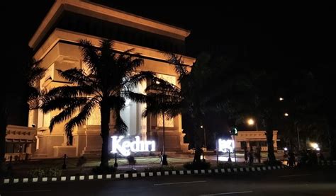 Tempat Nongkrong Di Kediri Dengan Suasana Malam Hari Yang Bikin