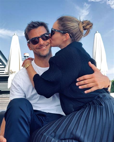 Olivia Palermo And Johannes Huebl THE OLIVIA PALERMO LOOKBOOK Fotos