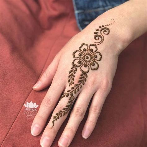 Pin di Hope Garrity su henna nel 2024 Tatuaggi con henna Hennè mani