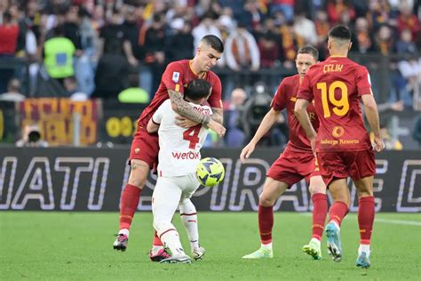 La Roma Et Milan Se Musellent Au Finish Serie A J Roma Milan