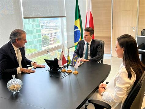 Em Brasília Márcia Conrado busca solução para o Residencial Vanete