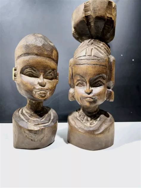 MAGNIFIQUES ANCIENS BUSTES homme et femme en bois sculpté à la main