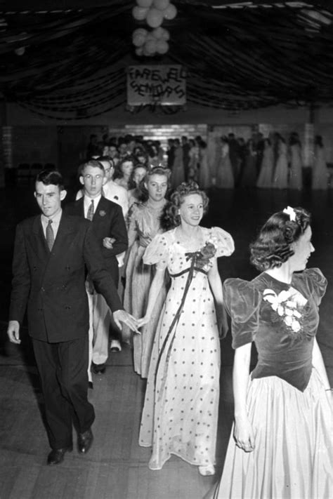 40 Lovely Photos Of Women In Polka Dot Dresses From The 1940s ~ Vintage