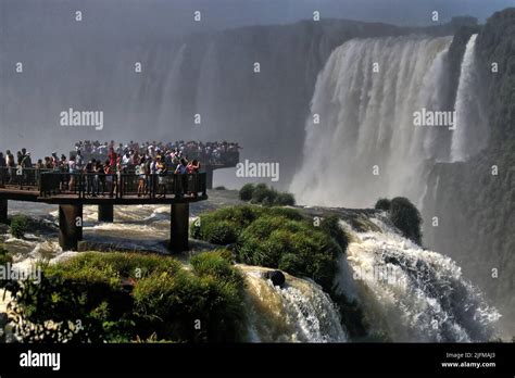 Südamerika portugiesisch oder Iguazú spanisch in Hier stürzt der