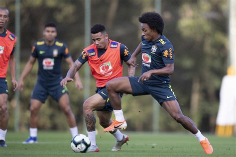 Sele O Brasileira Faz Primeiro Treino Na Cidade Do Galo Bahia Ligada