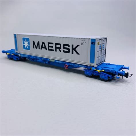 wagon porte conteneurs MMC3 à 4 essieux chargé d un conteneur Maersk