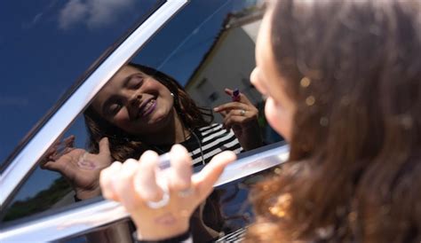 Premium Photo Los Labios De La Adolescente