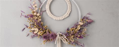 Dried Flower Ring In Lilac With Macramé Craft Idea Rayher