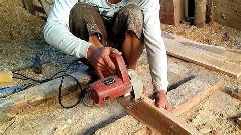 Keterampilan Pengerjaan Kayu Membuat Pintu Minimalis Berbahan Jati