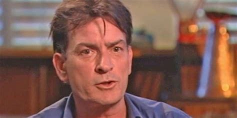 Paura Per L Attore Charlie Sheen Aggredito In Casa Da Una Donna