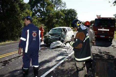 Mulher Morre Após Carro Bater Em Carreta E Pegar Fogo Na Br 262