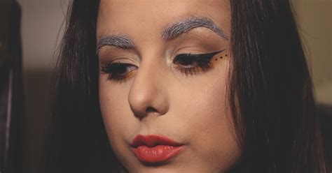 graphic liner white eyebrows