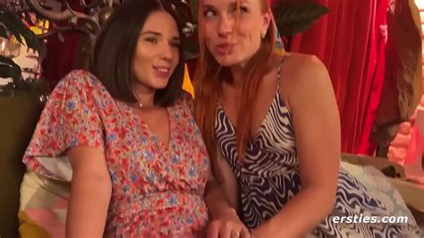 Ersties Sexy Amateur Babes Having Fun In Public XNXX