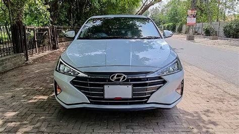 Hyundai Elantra Vs Honda Civic A Detailed Comparison