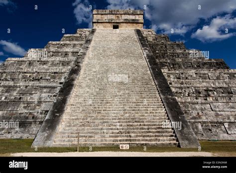 Pyramide El Castillo Banque De Photographies Et Dimages Haute