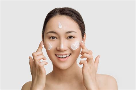 Jenis Skincare Untuk Kulit Kering Kusam Dan Beruntusan