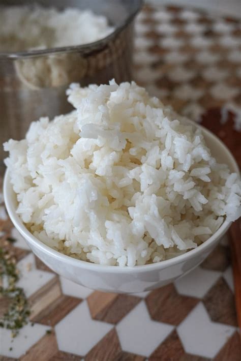 How to Make the Perfect White Rice on the Stove - Delicious Side Dishes